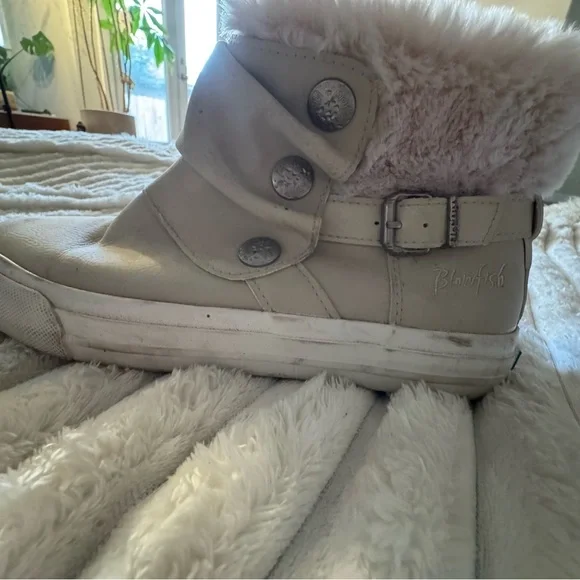 Blowfish Cream Boots with Cozy Lining - Picture 2 of 5